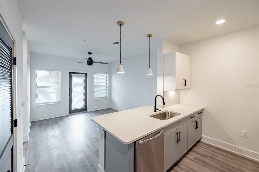 For Rent: $1,820 (1 beds, 1 baths, 684 Square Feet)