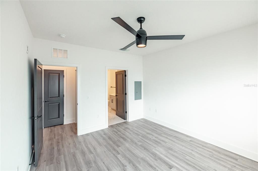For Rent: $1,820 (1 beds, 1 baths, 684 Square Feet)