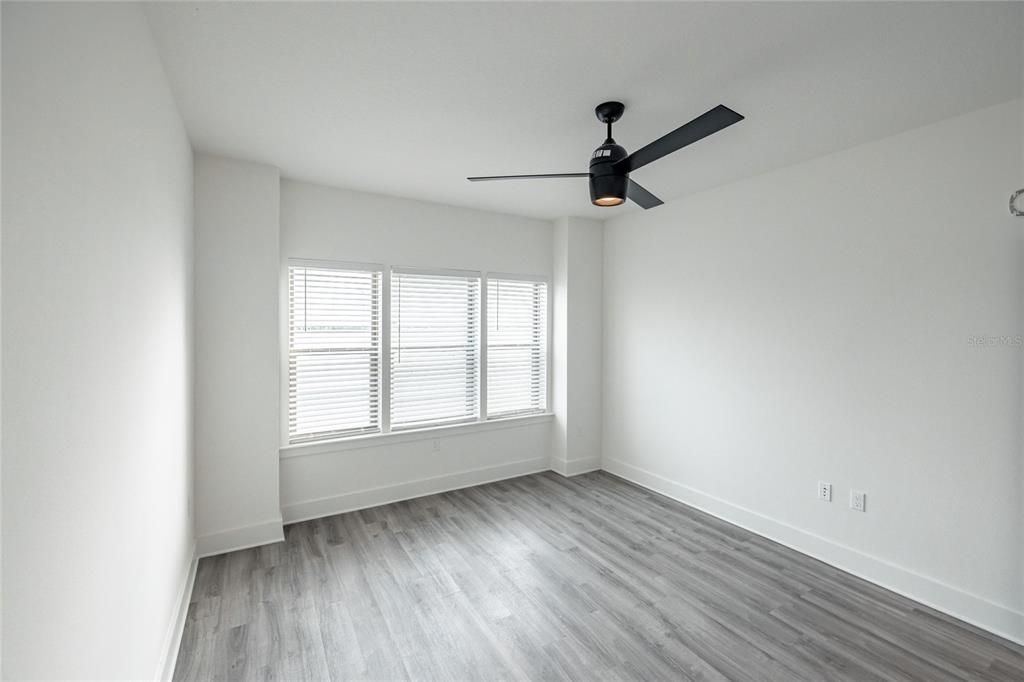 For Rent: $1,820 (1 beds, 1 baths, 684 Square Feet)