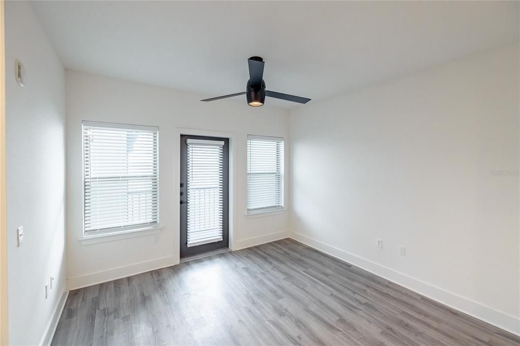 For Rent: $1,820 (1 beds, 1 baths, 684 Square Feet)