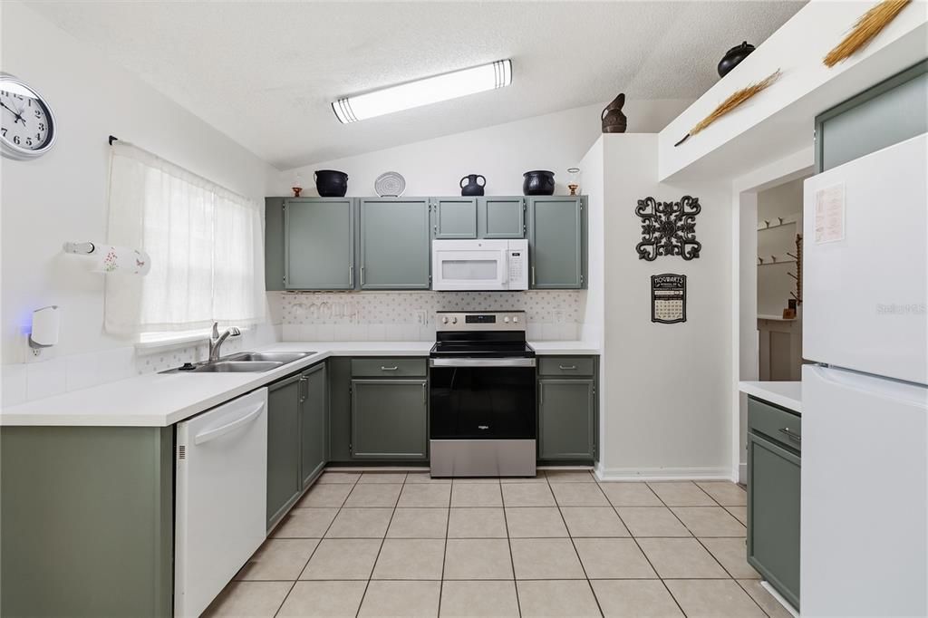 For Sale: $369,000 (5 beds, 2 baths, 1670 Square Feet)
