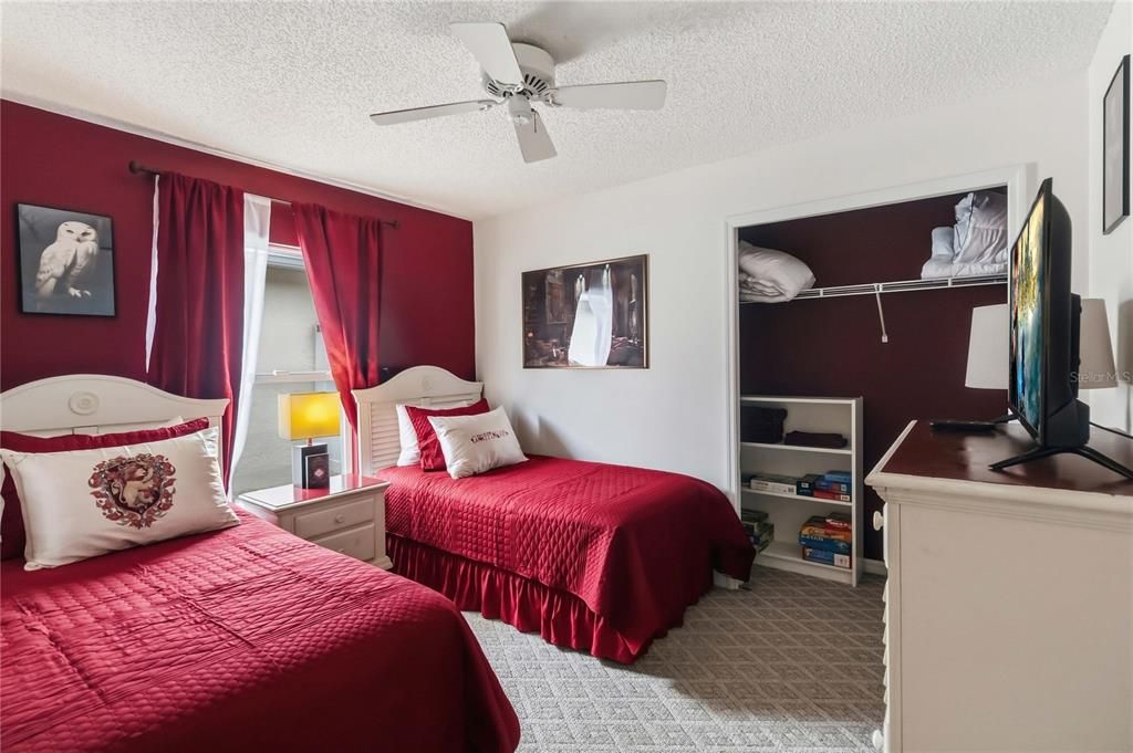 For Sale: $369,000 (5 beds, 2 baths, 1670 Square Feet)