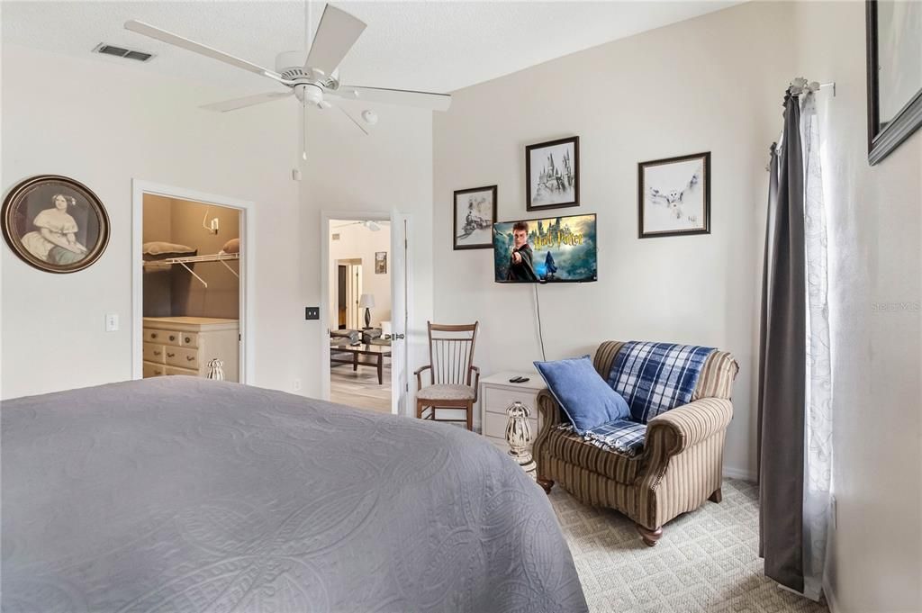 For Sale: $369,000 (5 beds, 2 baths, 1670 Square Feet)