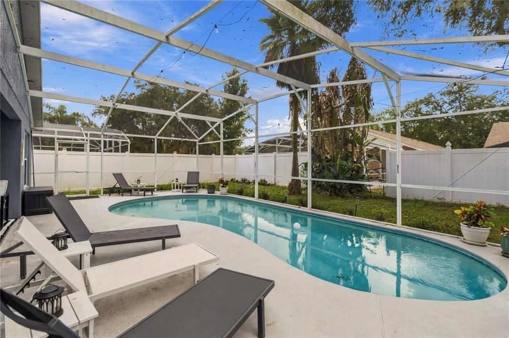 For Sale: $369,000 (5 beds, 2 baths, 1670 Square Feet)