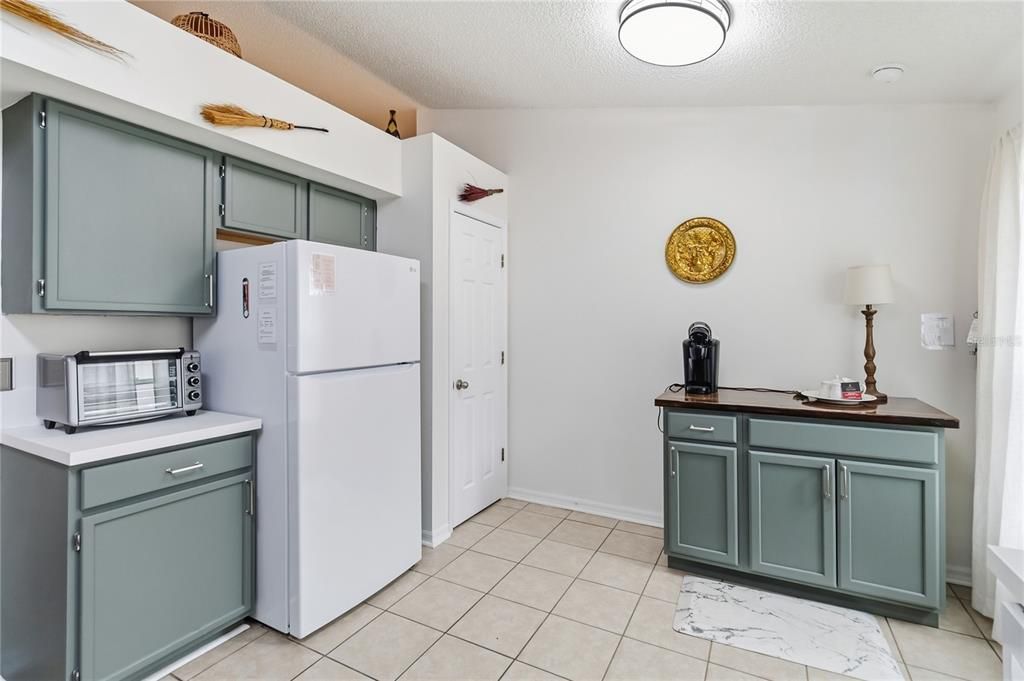 For Sale: $369,000 (5 beds, 2 baths, 1670 Square Feet)