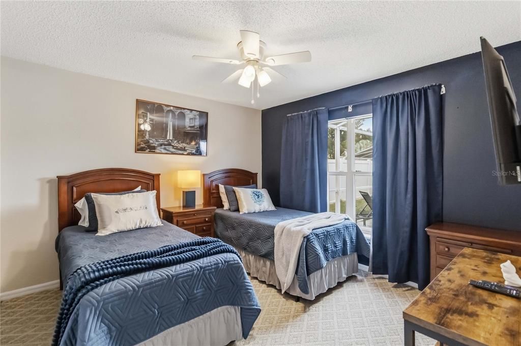 For Sale: $369,000 (5 beds, 2 baths, 1670 Square Feet)