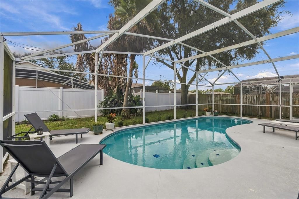 For Sale: $369,000 (5 beds, 2 baths, 1670 Square Feet)