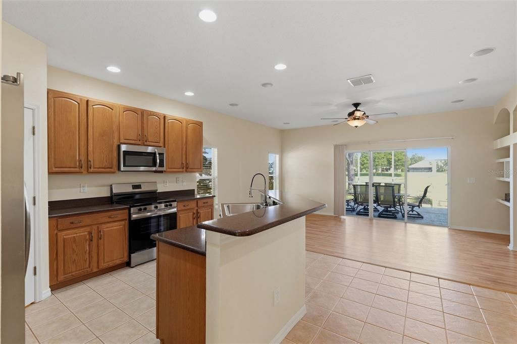 For Sale: $360,000 (3 beds, 2 baths, 1819 Square Feet)