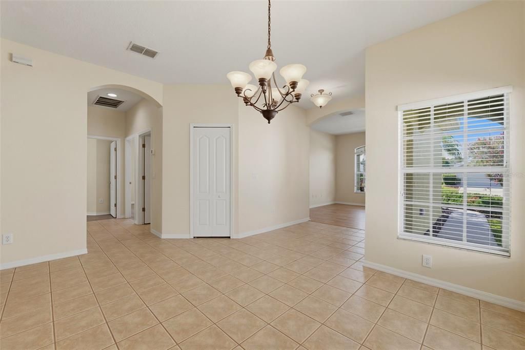 For Sale: $360,000 (3 beds, 2 baths, 1819 Square Feet)