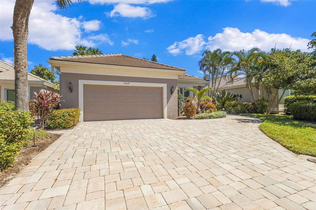 For Sale: $749,000 (3 beds, 2 baths, 2638 Square Feet)