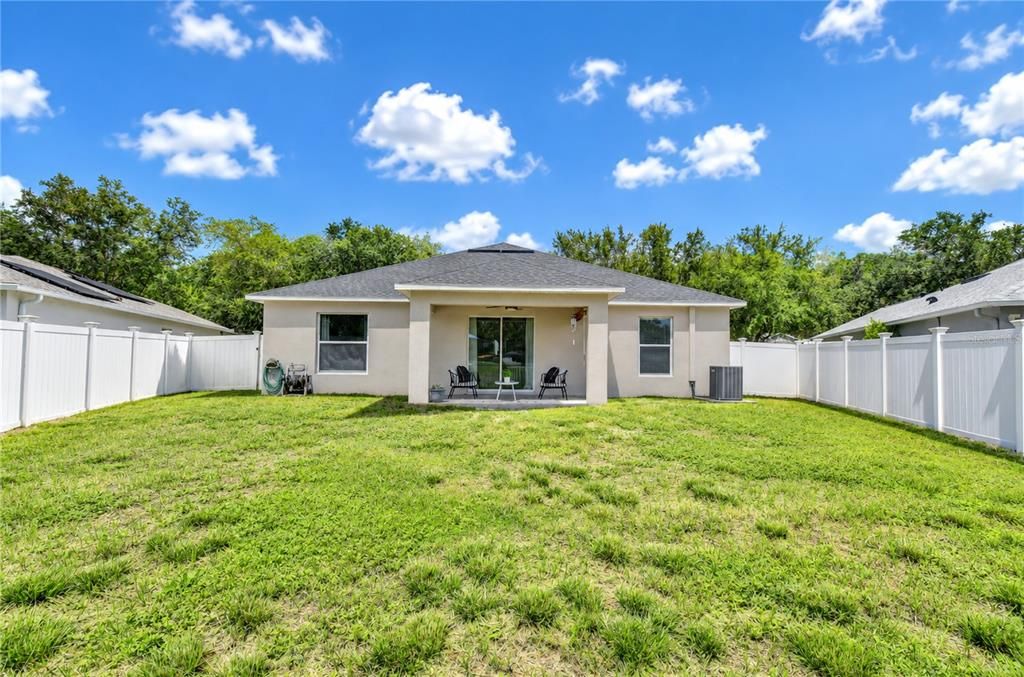 待售: $350,000 (4 贝兹, 2 浴室, 1571 平方英尺)