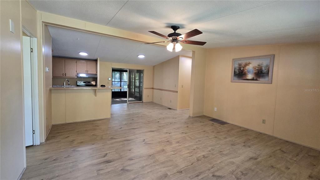 For Sale: $219,000 (3 beds, 2 baths, 960 Square Feet)