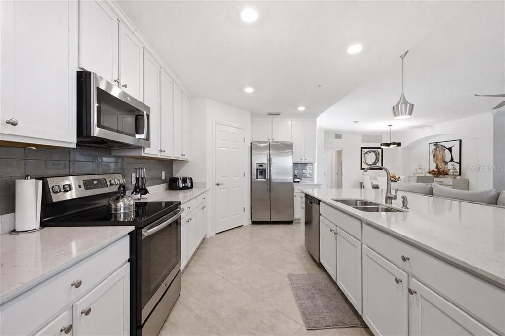 For Rent: $6,500 (3 beds, 2 baths, 1737 Square Feet)