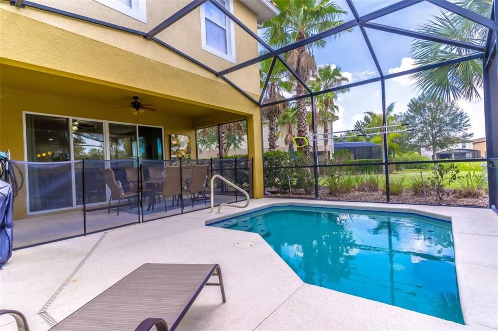 For Sale: $475,000 (5 beds, 5 baths, 2460 Square Feet)