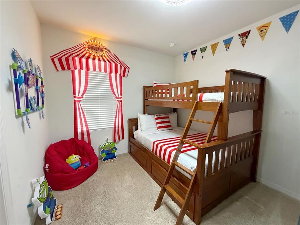 For Sale: $475,000 (5 beds, 5 baths, 2460 Square Feet)