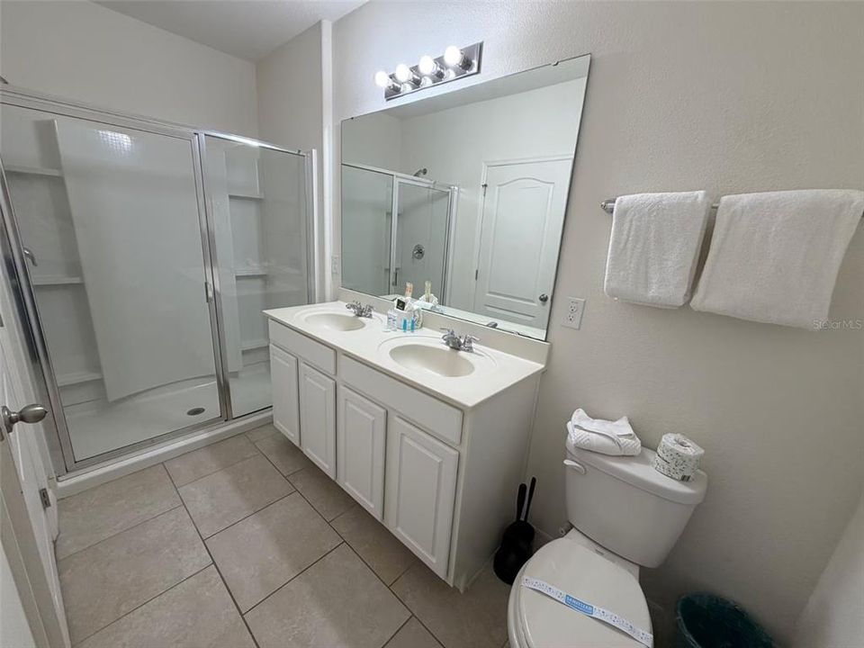 For Sale: $475,000 (5 beds, 5 baths, 2460 Square Feet)