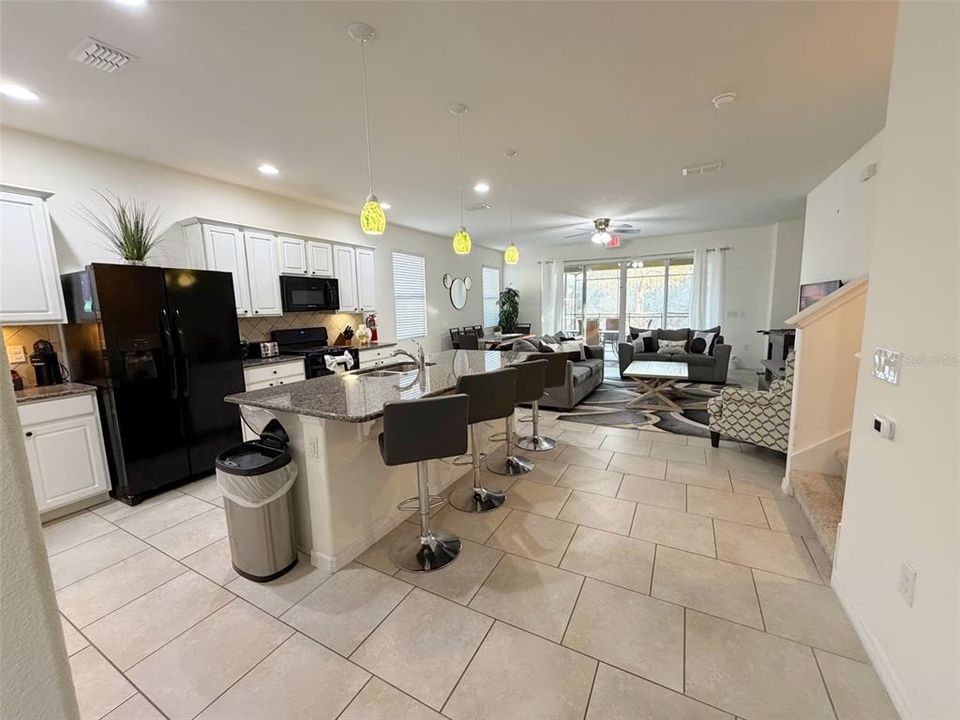 For Sale: $475,000 (5 beds, 5 baths, 2460 Square Feet)