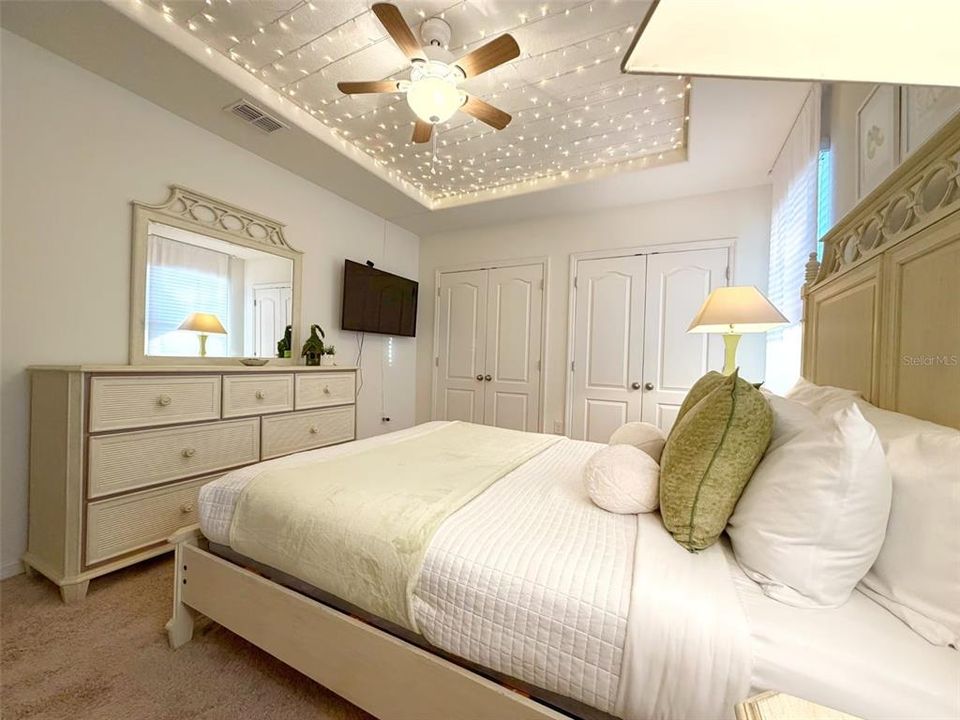 For Sale: $475,000 (5 beds, 5 baths, 2460 Square Feet)