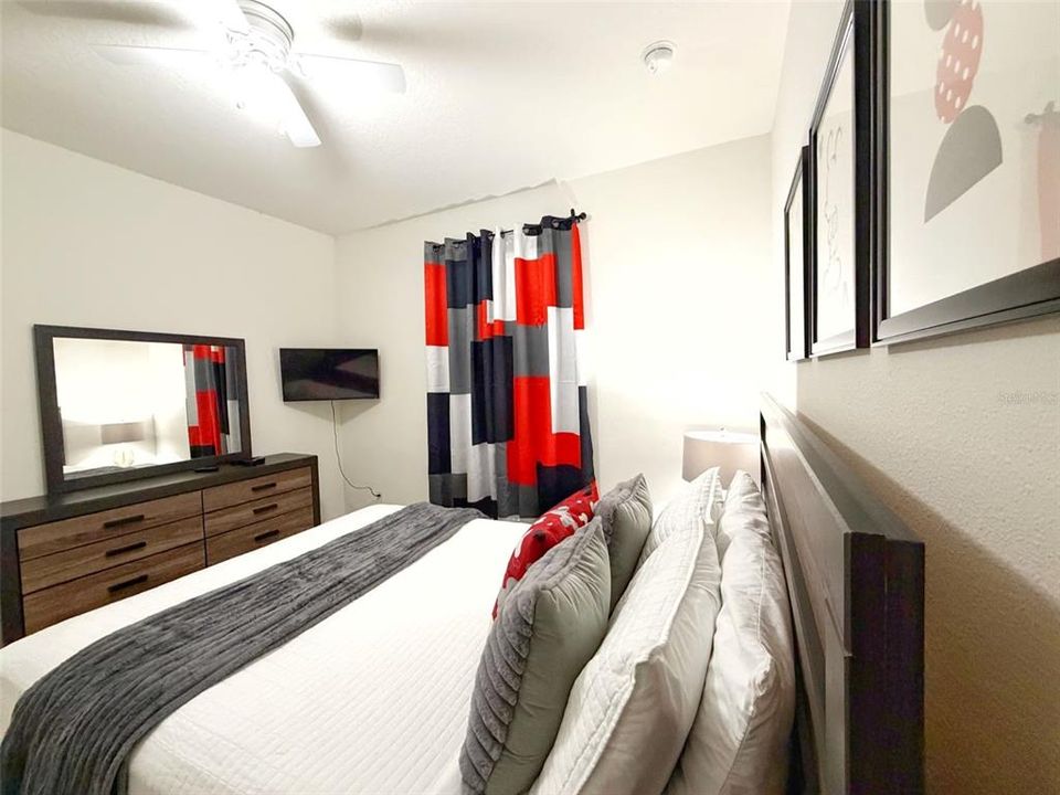 For Sale: $475,000 (5 beds, 5 baths, 2460 Square Feet)