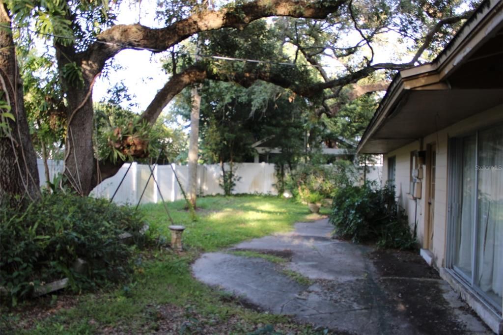 For Sale: $850,000 (3 beds, 2 baths, 1692 Square Feet)