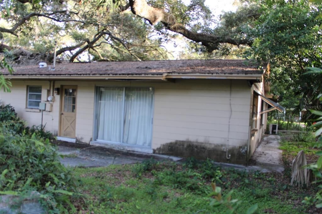 For Sale: $850,000 (3 beds, 2 baths, 1692 Square Feet)