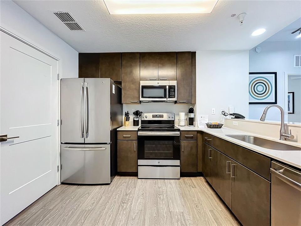 For Sale: $245,000 (3 beds, 3 baths, 1544 Square Feet)