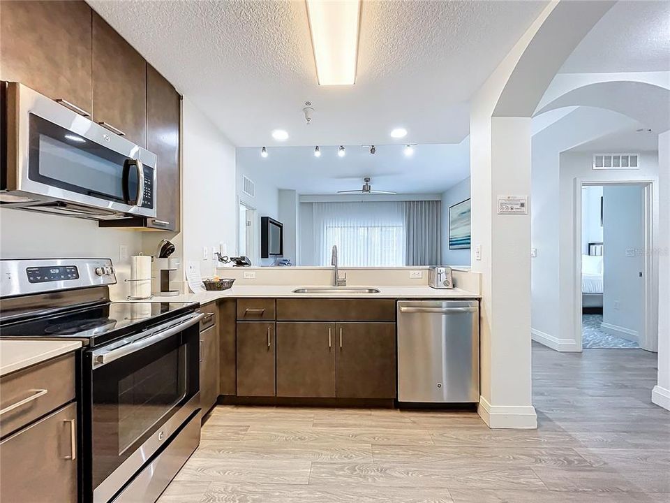 For Sale: $245,000 (3 beds, 3 baths, 1544 Square Feet)