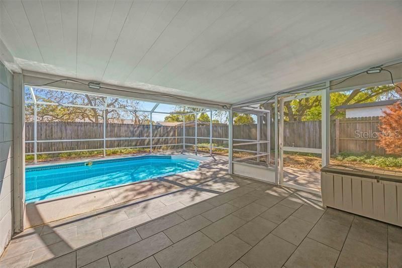 For Rent: $2,000 (3 beds, 3 baths, 1300 Square Feet)