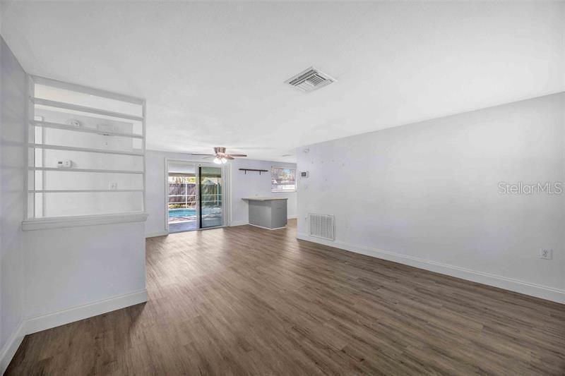 For Rent: $2,000 (3 beds, 3 baths, 1300 Square Feet)