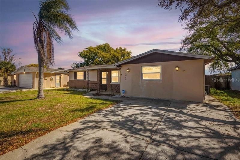 For Rent: $2,000 (3 beds, 3 baths, 1300 Square Feet)