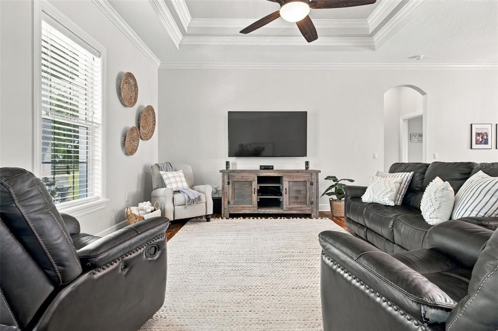 En Venta: $875,000 (4 camas, 2 baños, 2040 Pies cuadrados)