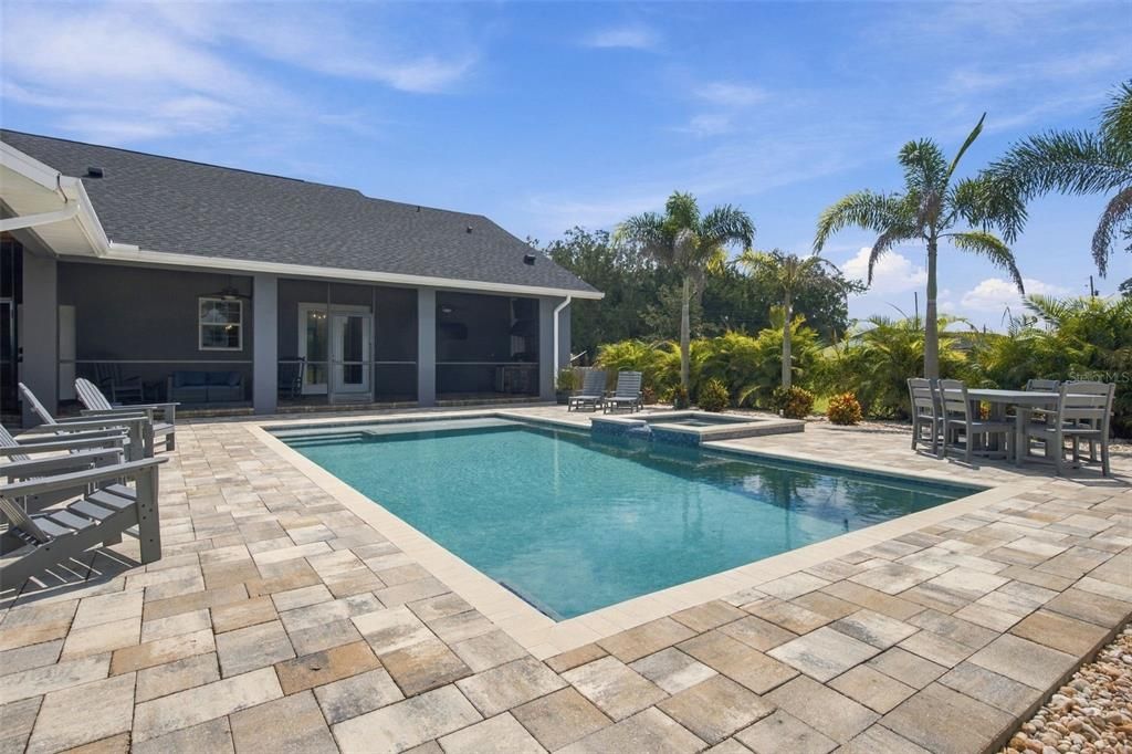 En Venta: $875,000 (4 camas, 2 baños, 2040 Pies cuadrados)