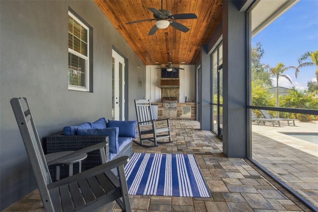 En Venta: $875,000 (4 camas, 2 baños, 2040 Pies cuadrados)