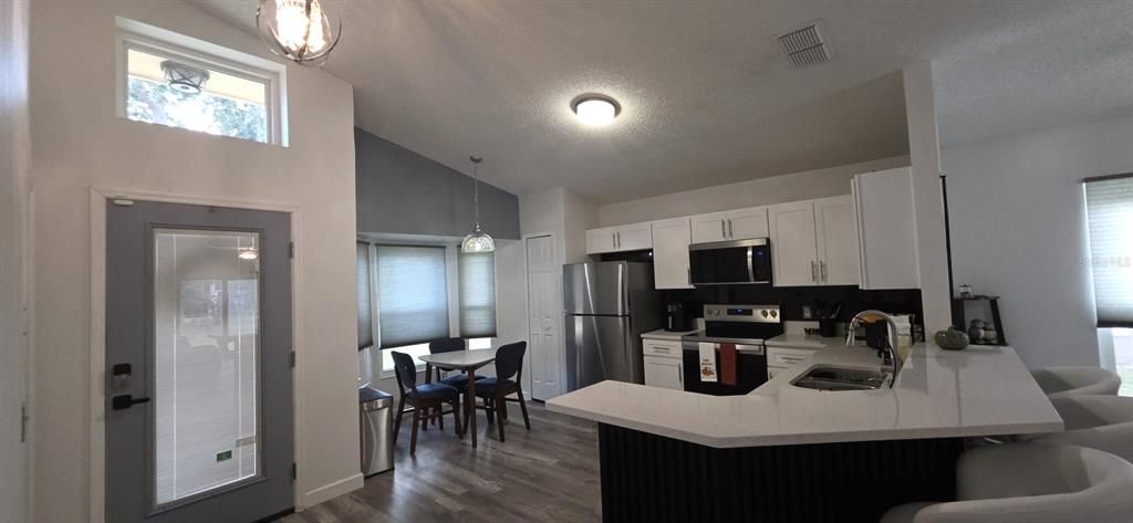 En Venta: $370,000 (3 camas, 2 baños, 1247 Pies cuadrados)