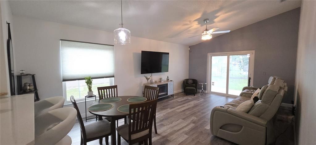 En Venta: $370,000 (3 camas, 2 baños, 1247 Pies cuadrados)