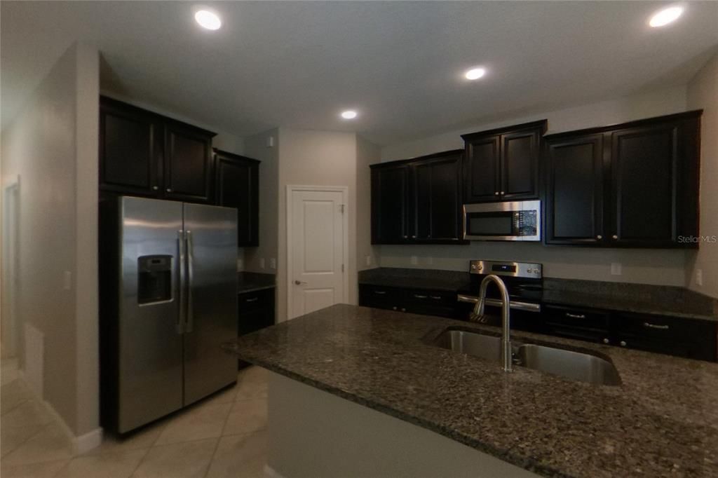 For Rent: $2,249 (3 beds, 2 baths, 1612 Square Feet)