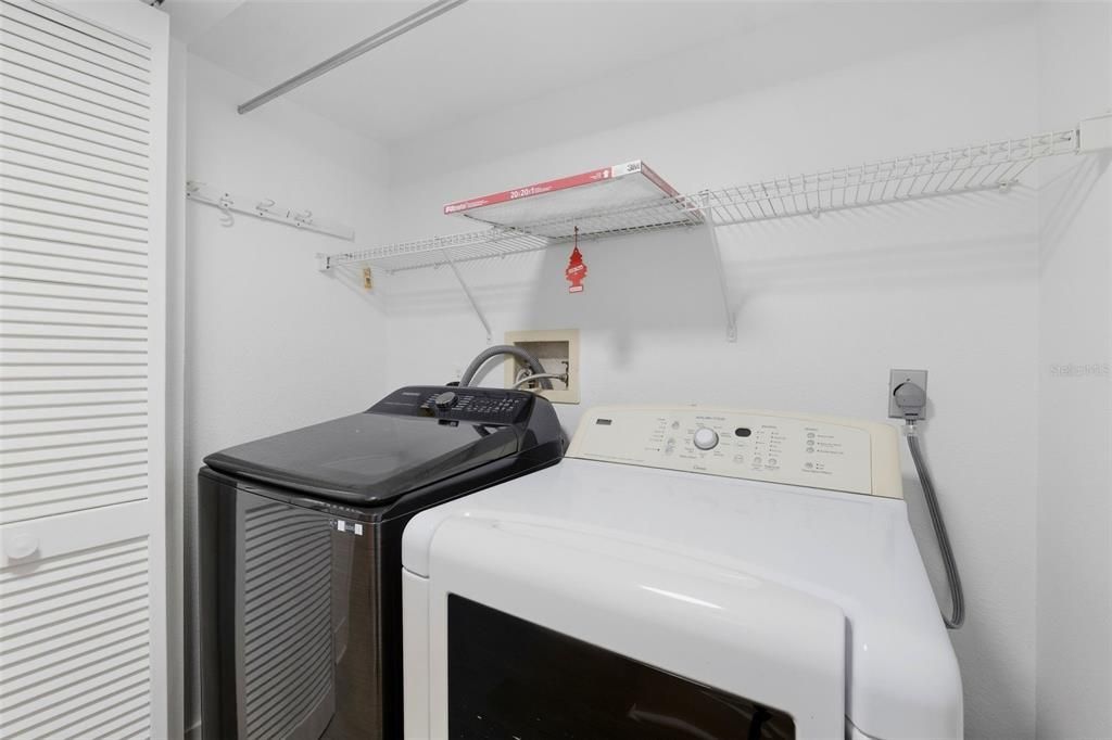 На продажу: $199,500 (2 спален, 2 ванн, 1075 Квадратных фут)