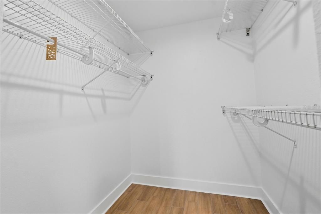 На продажу: $199,500 (2 спален, 2 ванн, 1075 Квадратных фут)
