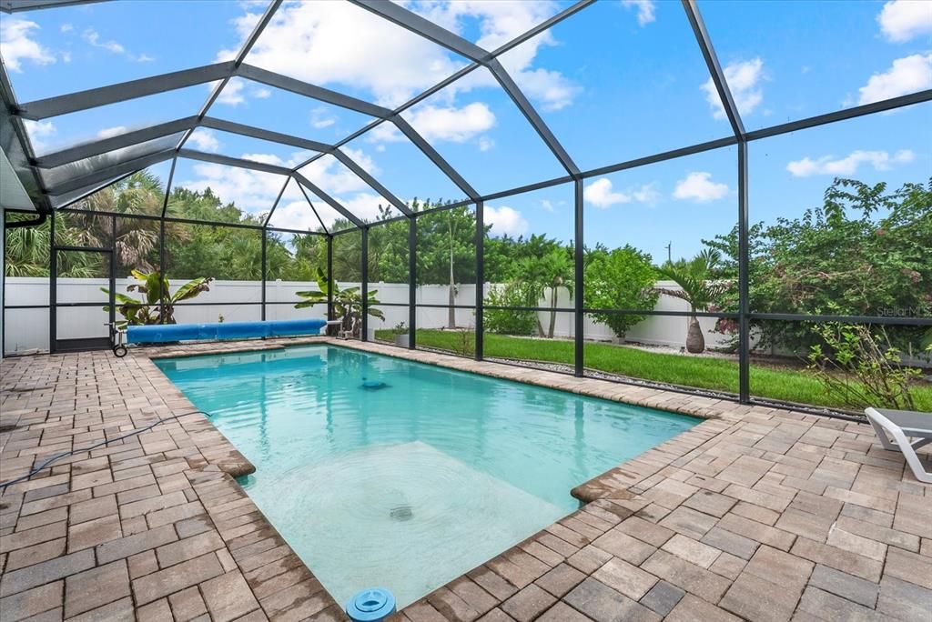 Active With Contract: $524,900 (3 beds, 2 baths, 1660 Square Feet)