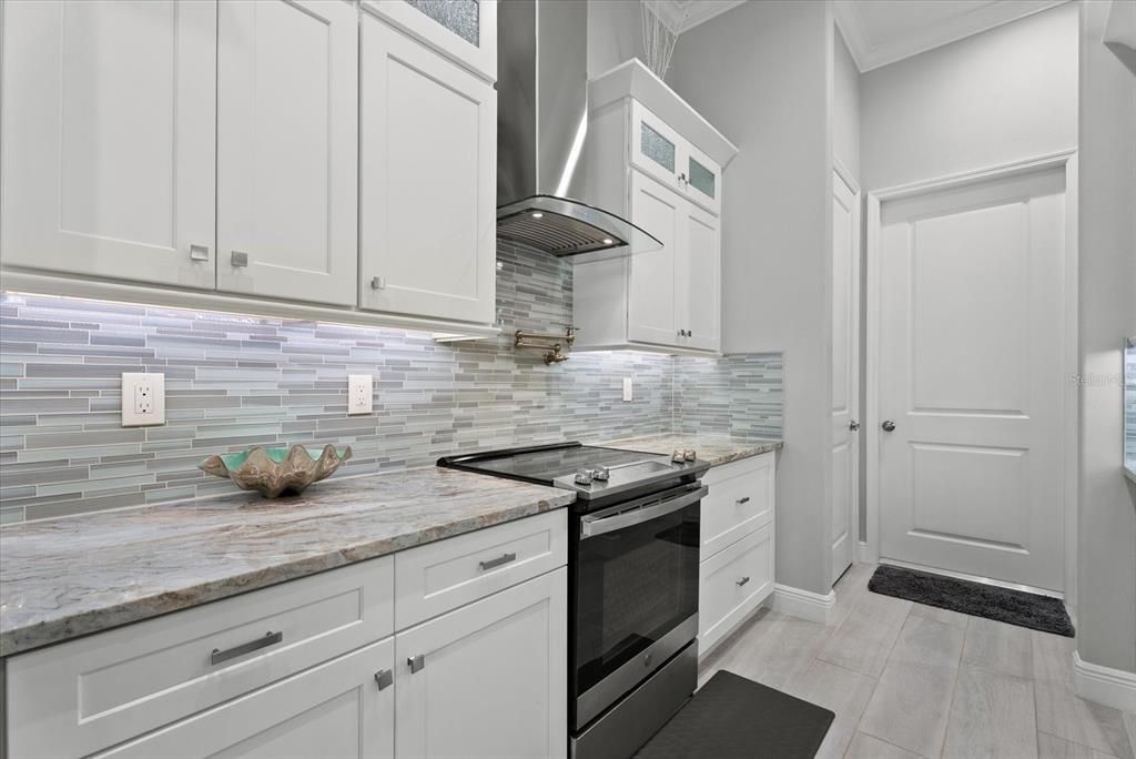 Active With Contract: $524,900 (3 beds, 2 baths, 1660 Square Feet)