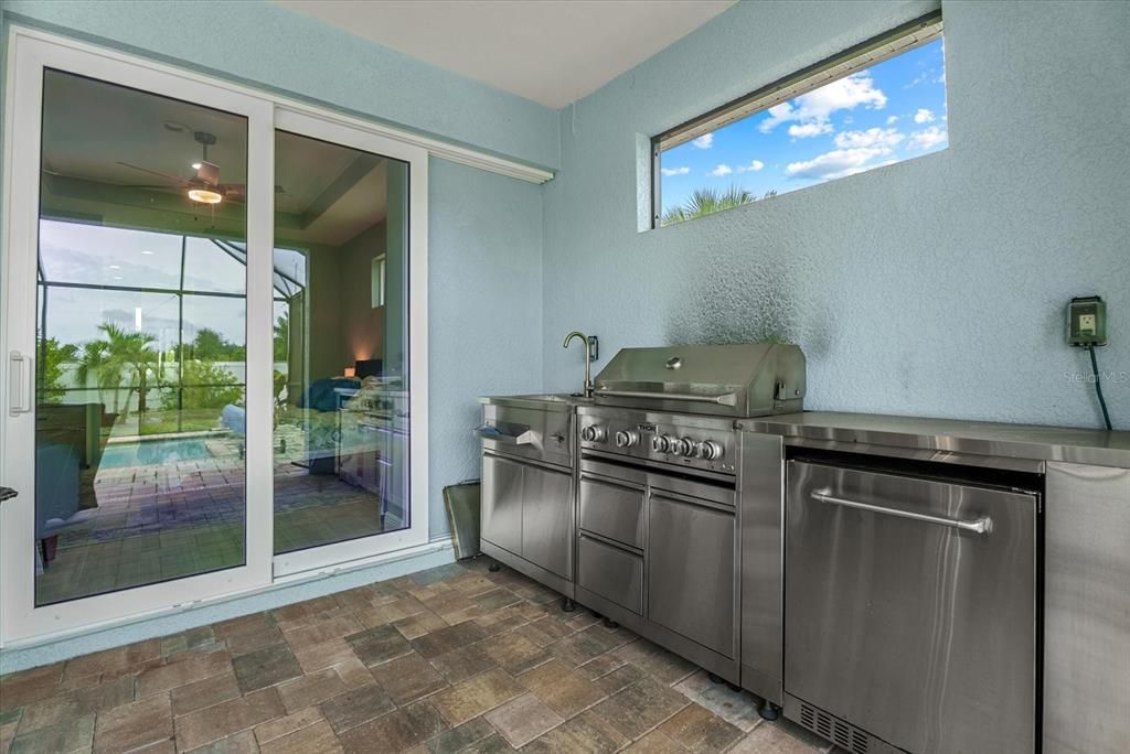 Active With Contract: $524,900 (3 beds, 2 baths, 1660 Square Feet)