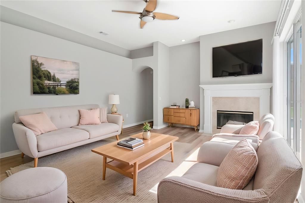 En Venta: $519,000 (4 camas, 3 baños, 2372 Pies cuadrados)