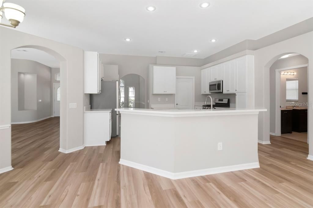 En Venta: $519,000 (4 camas, 3 baños, 2372 Pies cuadrados)
