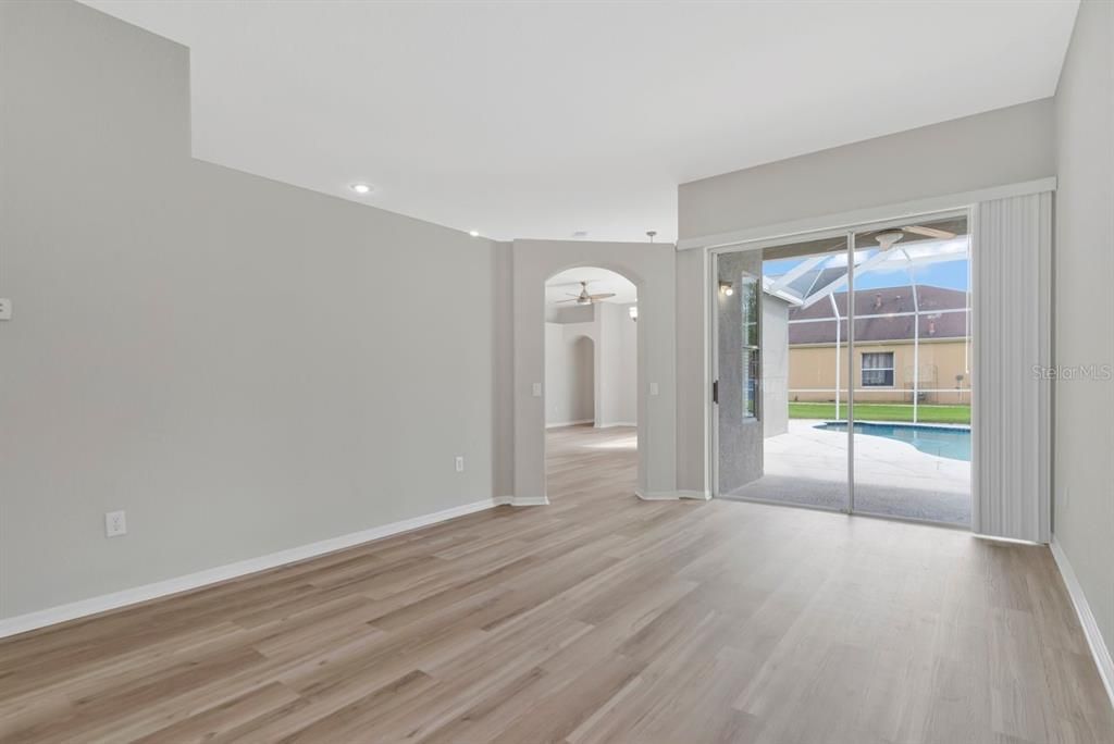 En Venta: $519,000 (4 camas, 3 baños, 2372 Pies cuadrados)