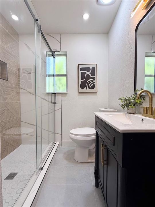 For Sale: $329,900 (2 beds, 1 baths, 1301 Square Feet)