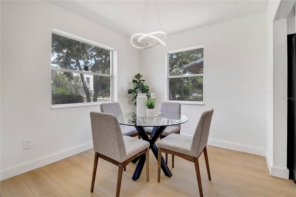 For Sale: $329,900 (2 beds, 1 baths, 1301 Square Feet)