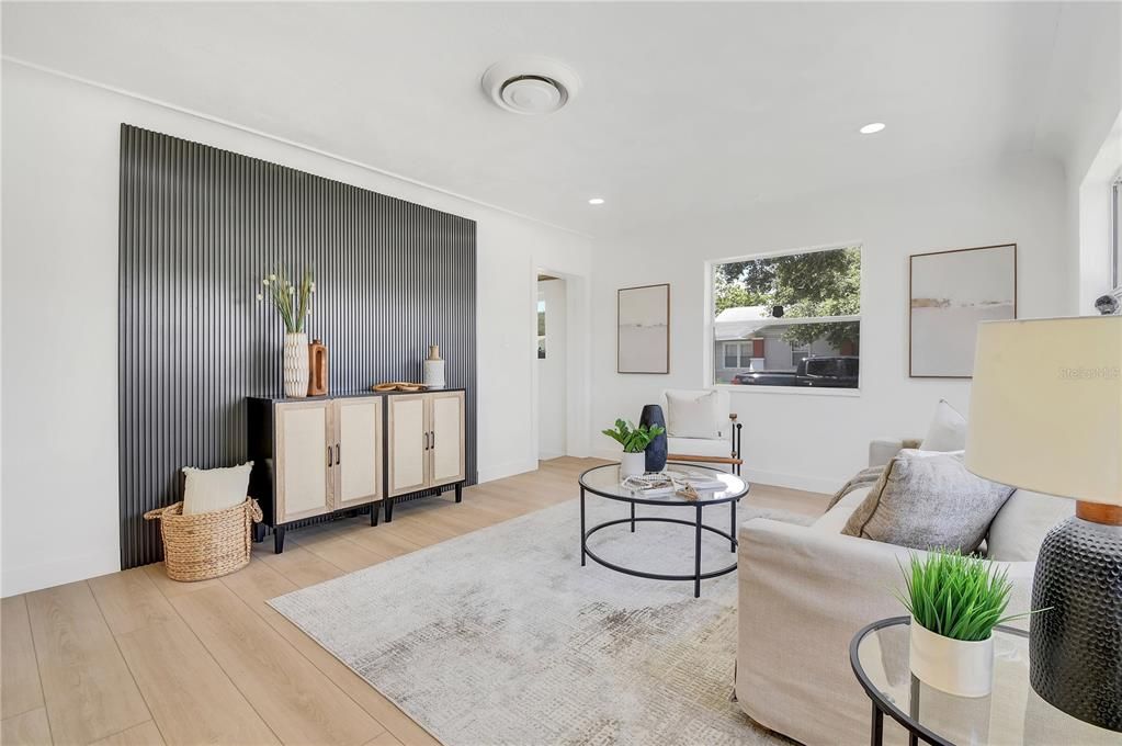 For Sale: $329,900 (2 beds, 1 baths, 1301 Square Feet)