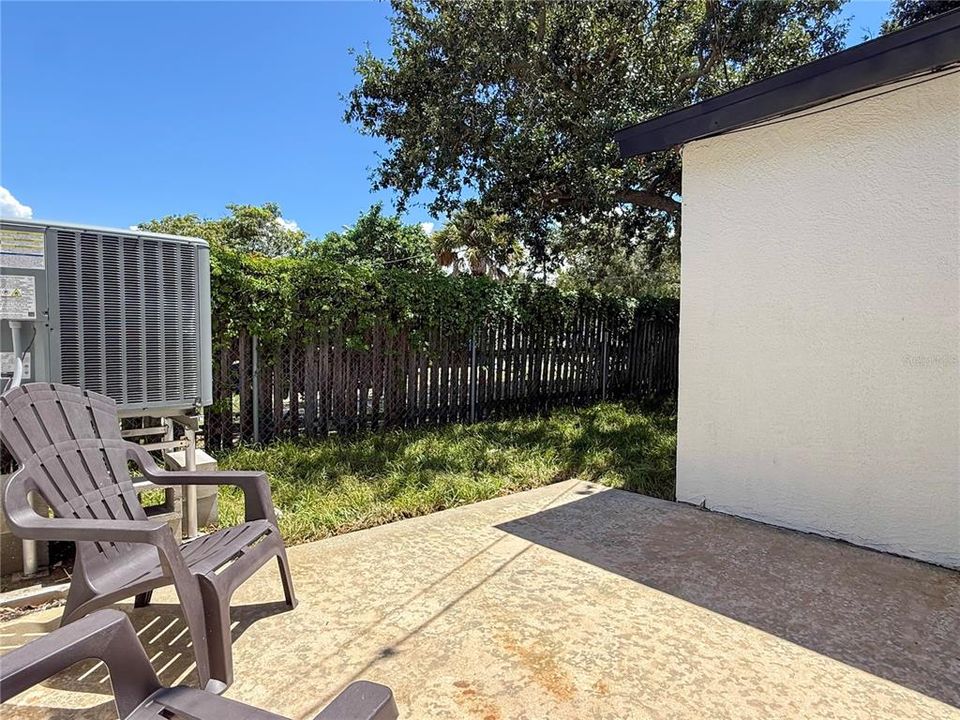 For Sale: $329,900 (2 beds, 1 baths, 1301 Square Feet)