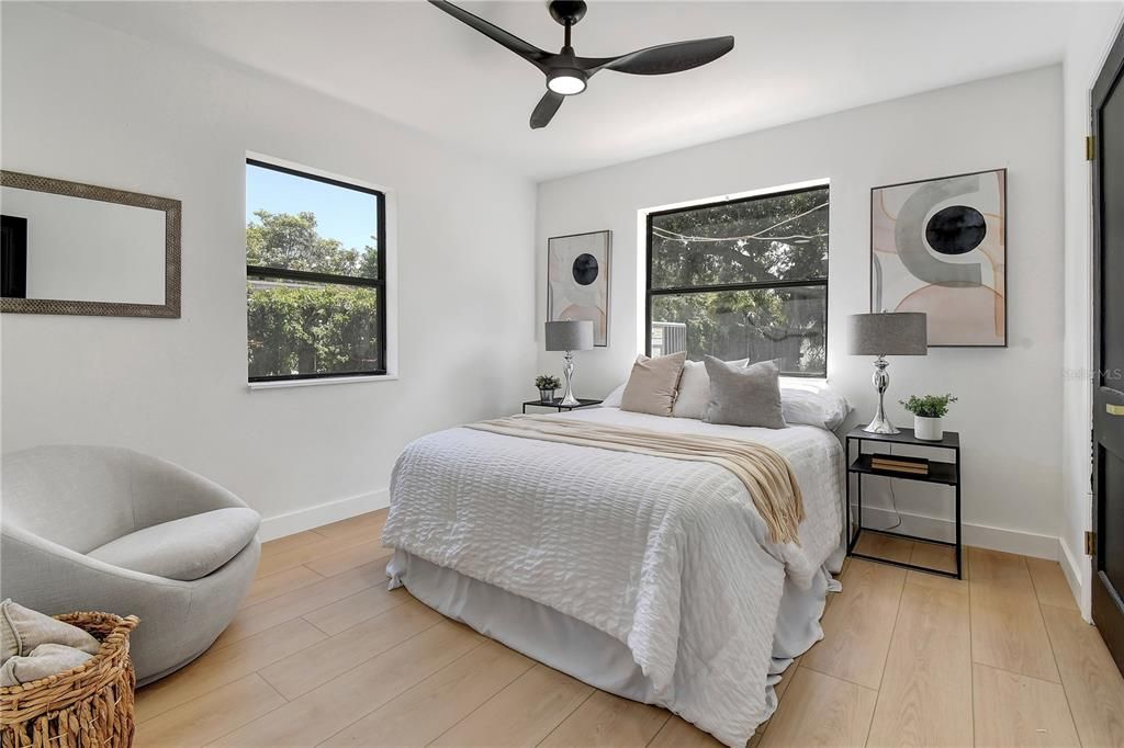 For Sale: $329,900 (2 beds, 1 baths, 1301 Square Feet)
