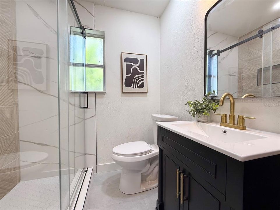 For Sale: $329,900 (2 beds, 1 baths, 1301 Square Feet)